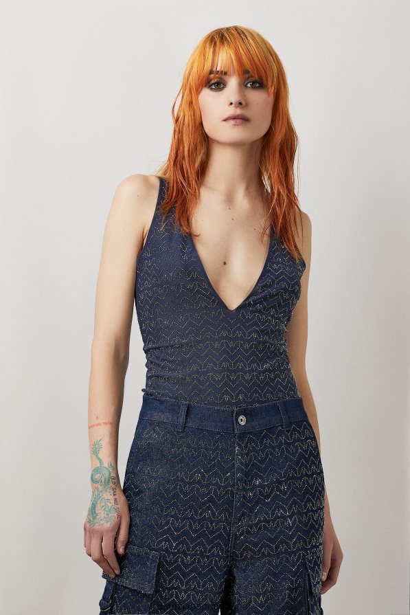 Patrizia Pepe mulheres top de tule com strass e decote em V monograma azul e strass vestuário TX086V388